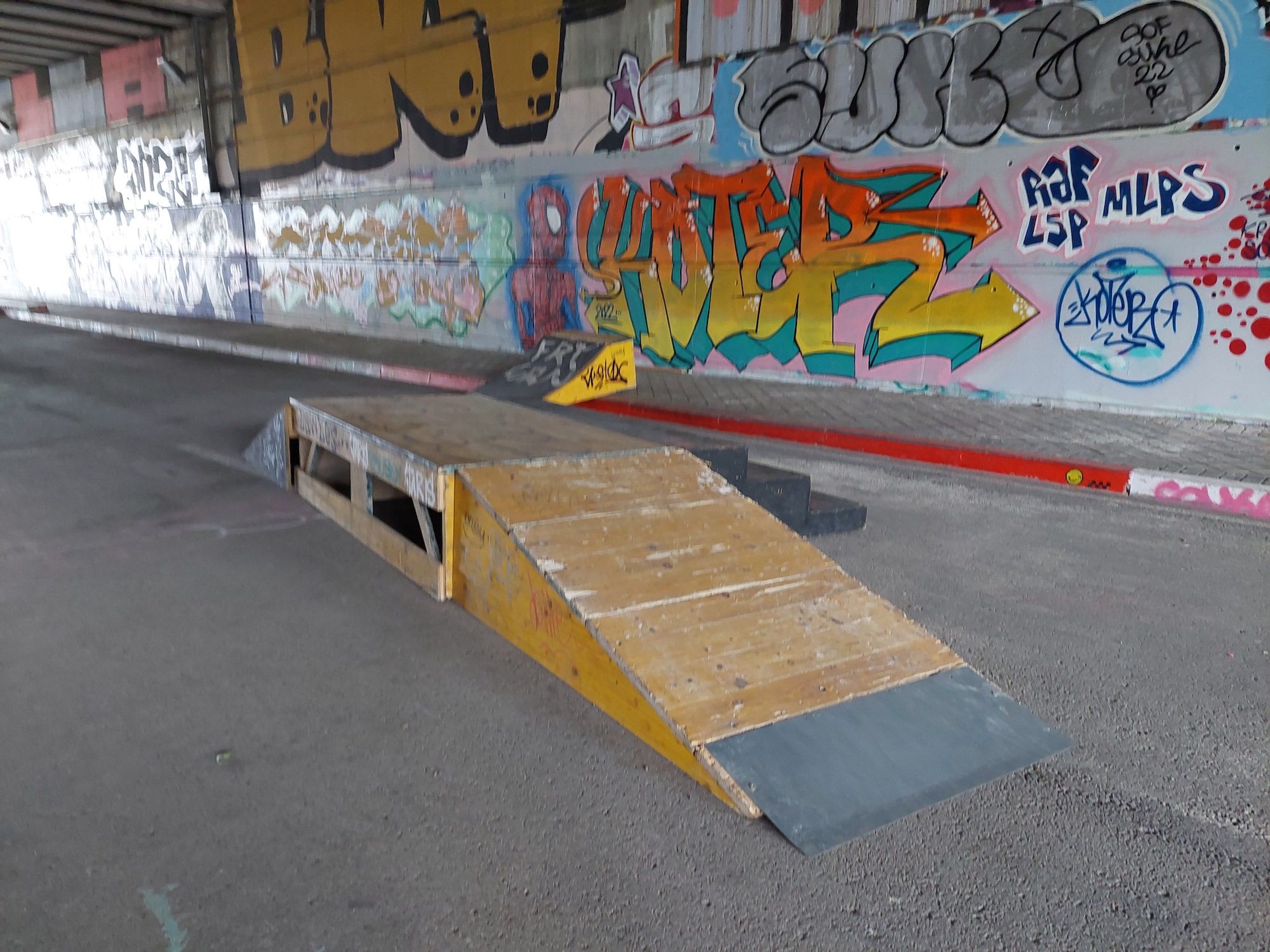 El Túnel DIY skatepark